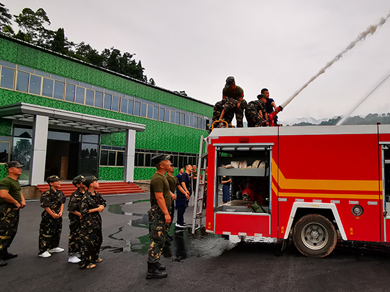 軍事夏令營